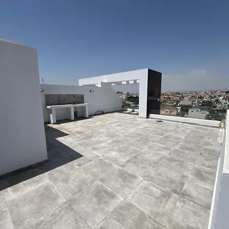 One Bedroom Penthouse Flat לרנקה