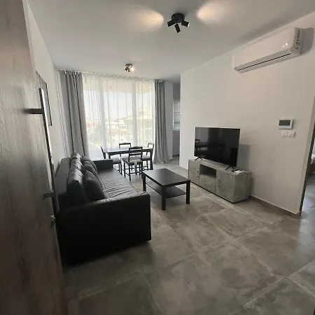 דירה One Bedroom Penthouse Flat *