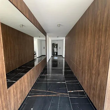 One Bedroom Penthouse Flat * לרנקה