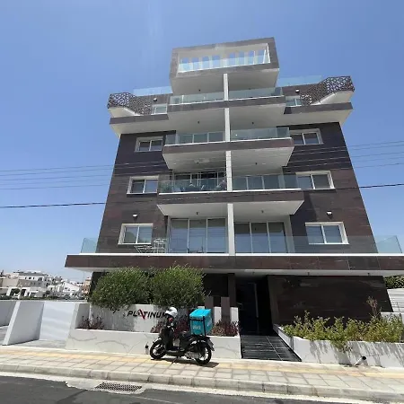 דירה One Bedroom Penthouse Flat לרנקה