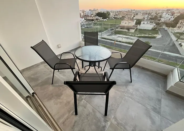 One Bedroom Penthouse Flat ラルナカ