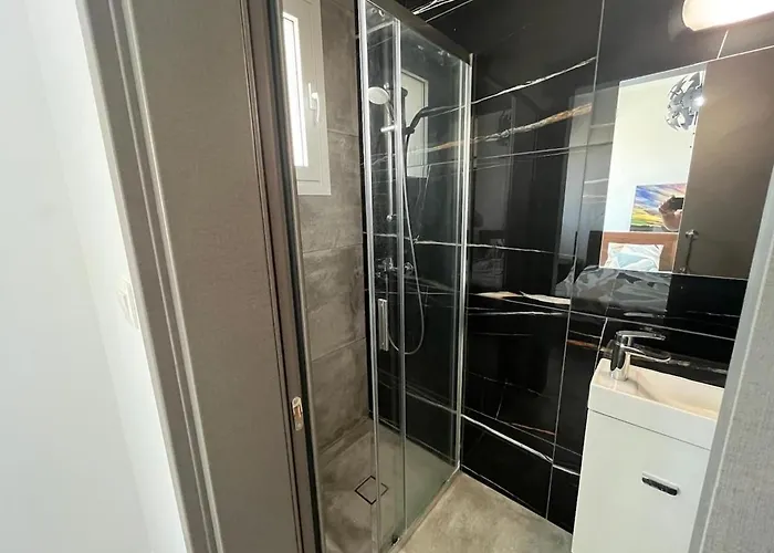 One Bedroom Penthouse Flat アパート